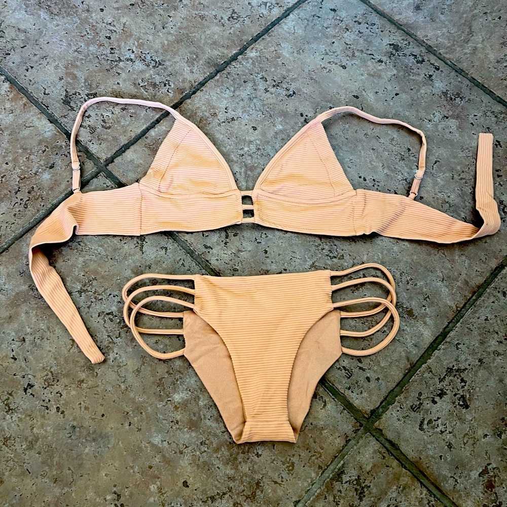 Dbrie bikini set. NWOT.